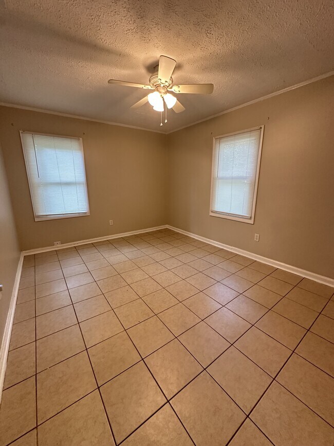 Building Photo - 5330 Athena Dr