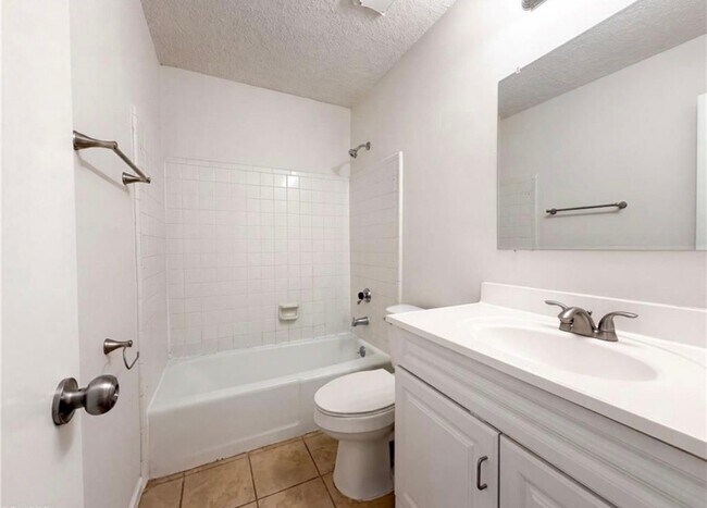 Building Photo - 4708 Chaucer Dr