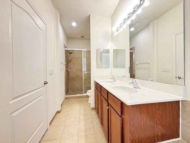 Building Photo - 9480 SW Merlin Ct