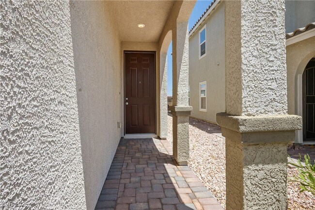 Building Photo - 9136 Cocowoods Pl