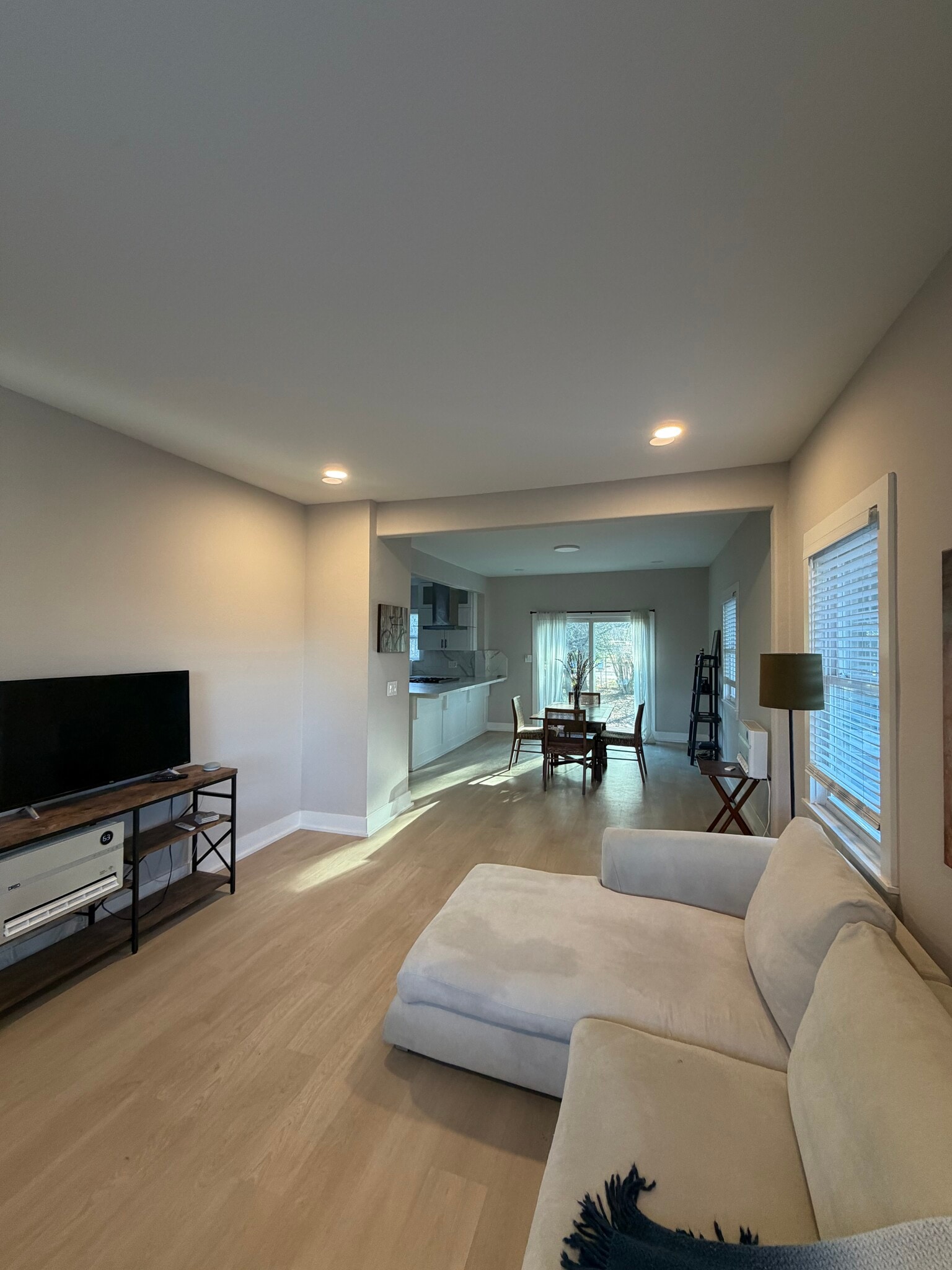 Building Photo - 721 S Rose St