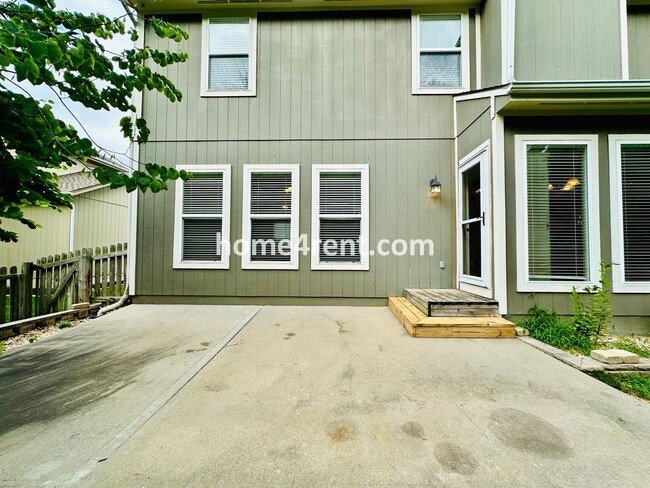 Building Photo - Beautiful Four-Bedroom Home with Three Car...
