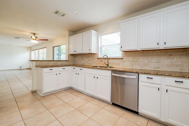 Building Photo - 22510 Holly Lake Dr