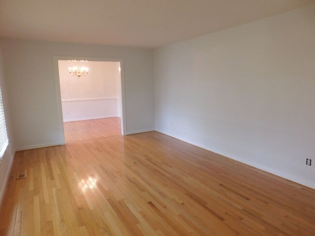 Building Photo - 3701 Lavenham Rd