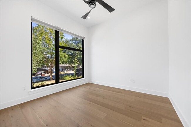 Building Photo - 2905 Westhill Dr