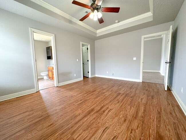 Building Photo - 3 Bed, 2 Bath Home in Fayetteville!
