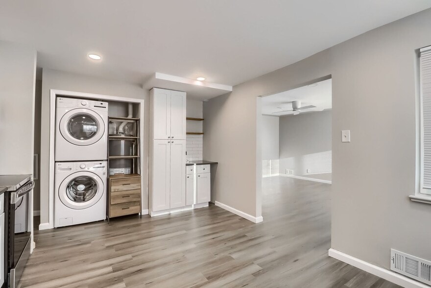 Building Photo - 3341 Olive St