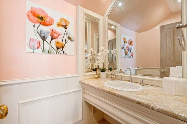 Building Photo - 6408 E Mercer Way