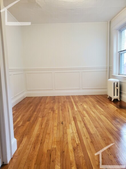 Building Photo - 264 Kelton St