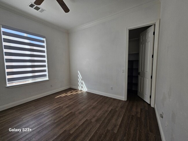 Building Photo - LARGE 3BED/2 BATH IN A COUNTRY CLUB SETTTING