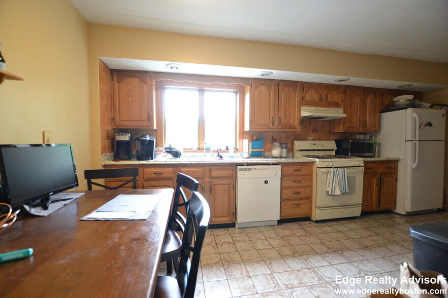 Building Photo - 51 Beechcroft St