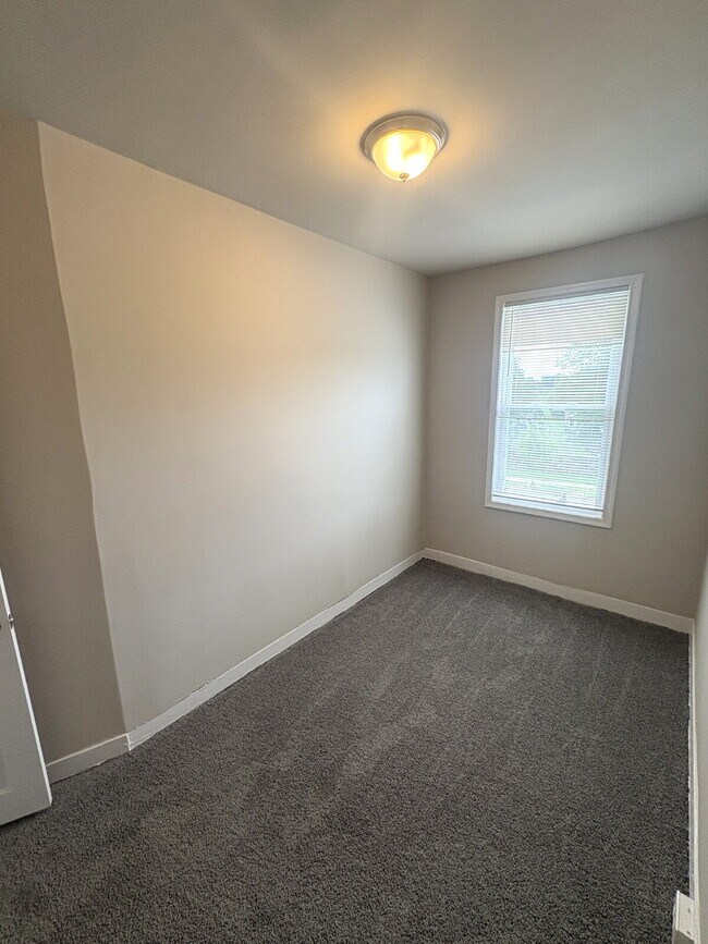 Building Photo - 2213 Belair Rd