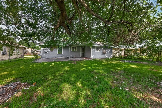 Building Photo - 10506 Buffum St