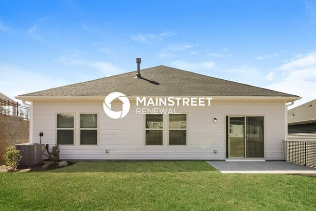 Building Photo - 3 Bedroom Pet-Friendly Home in Charlotte, NC with Main Street Renewal