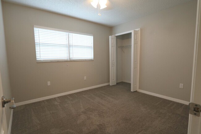 Building Photo - LOOK. Available now! 3bed,2bath, 2car Pine...