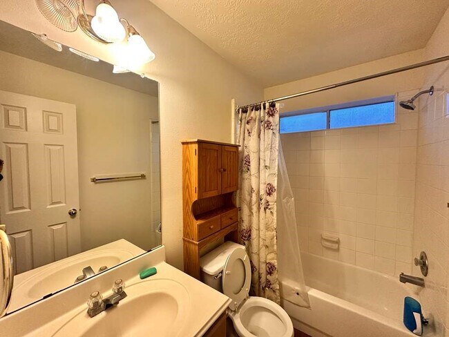 Building Photo - 2203 Nashua Dr