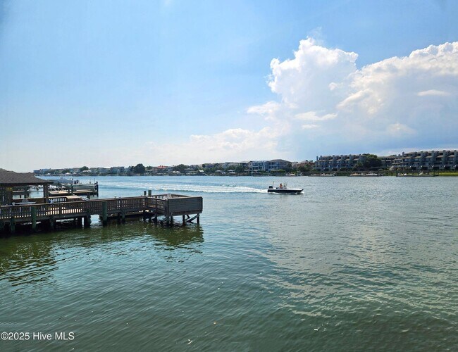 Building Photo - The Tides