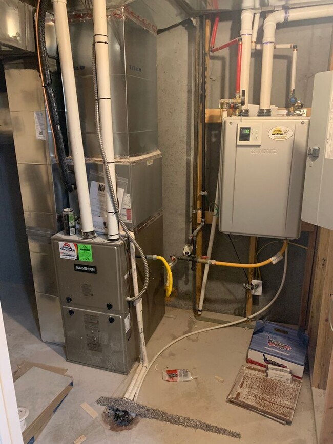 Building Photo - *ROOM ONLY* Beautiful Willow Point Townhome LOOKING FOR FEMALE ROOMMATE-ROOM AVAILABLE