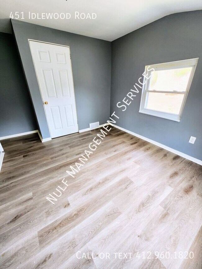 Building Photo - 451 Idlewood Rd