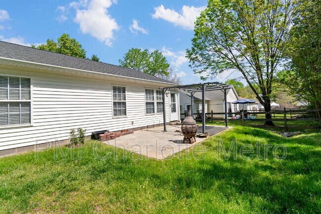 Building Photo - 3807 Crimson Wing Dr