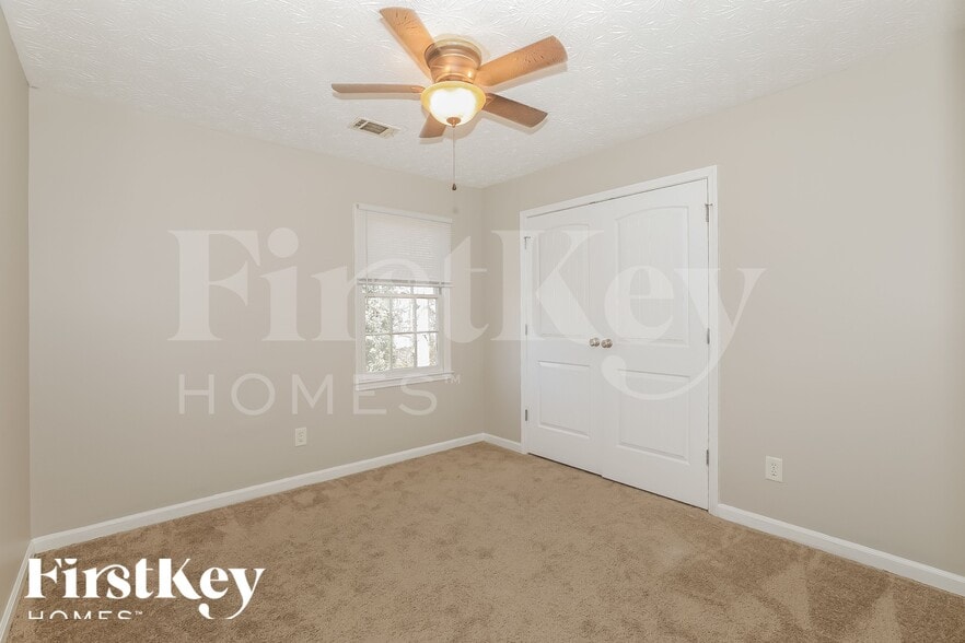 Building Photo - 3843 Holland Dr