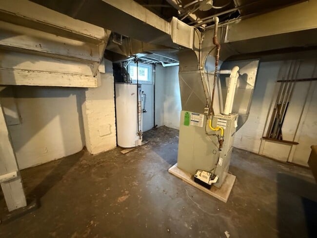 Building Photo - 605 N 6th St