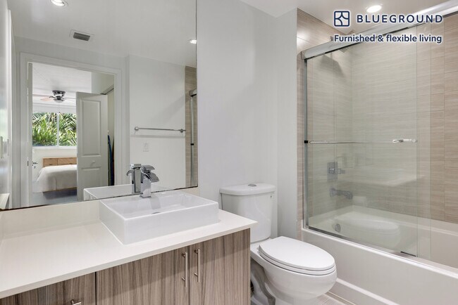 Building Photo - 601 NE 39th St