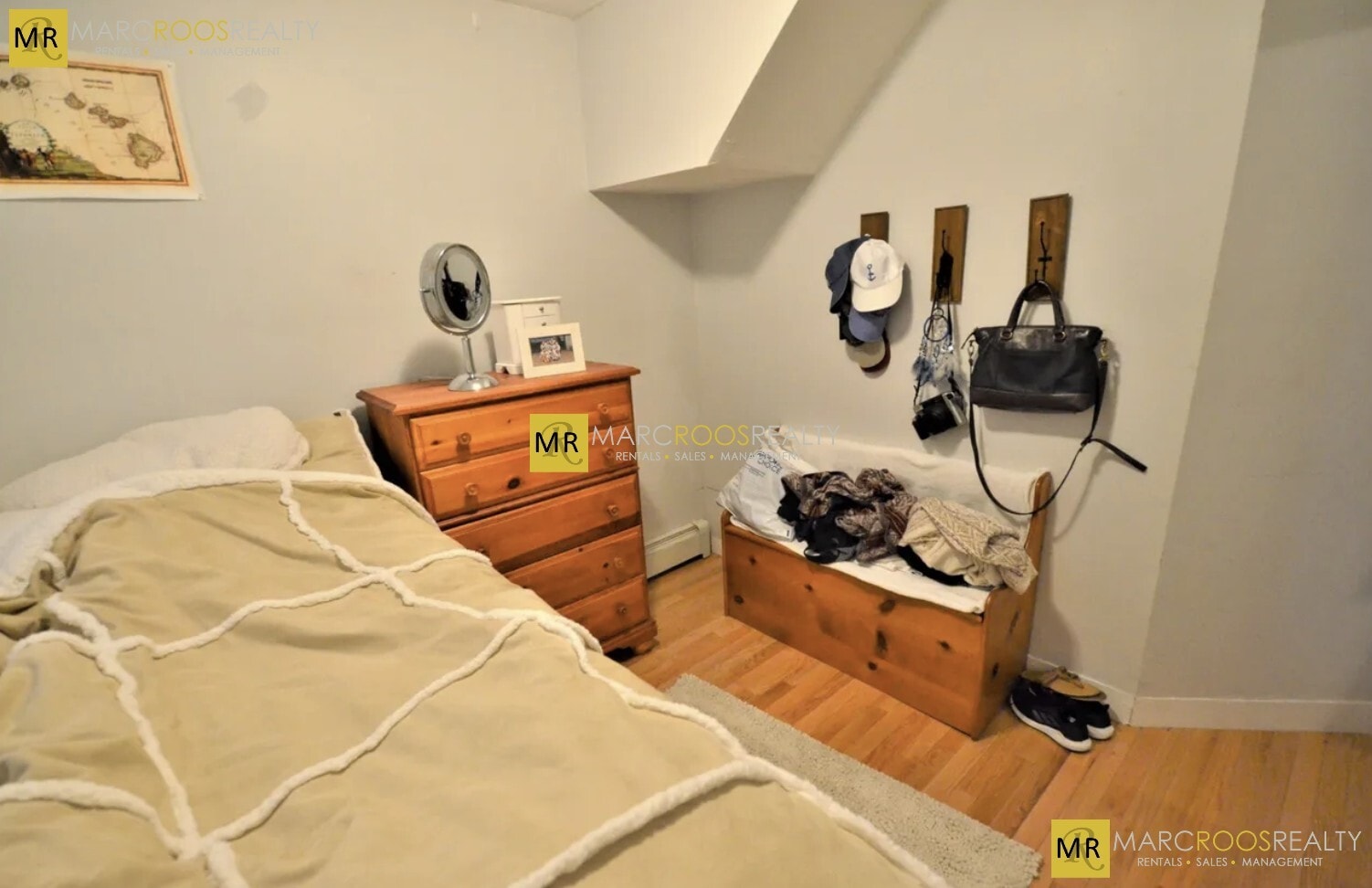 Building Photo - 587 Beacon St