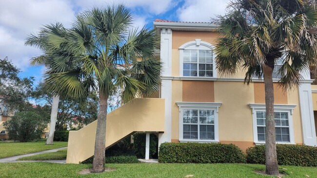 Building Photo - Seasonal/short term only 2/2 ground floor condo downtown Sarasota at Villagio!