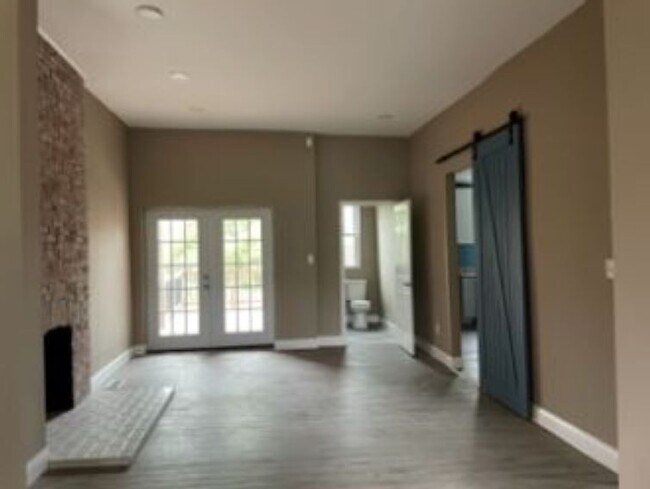 Dining Area - 4412 Delmar Blvd