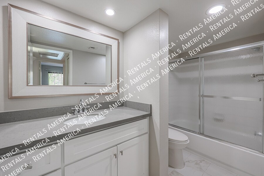 Building Photo - 4850 E Desert Cove Ave