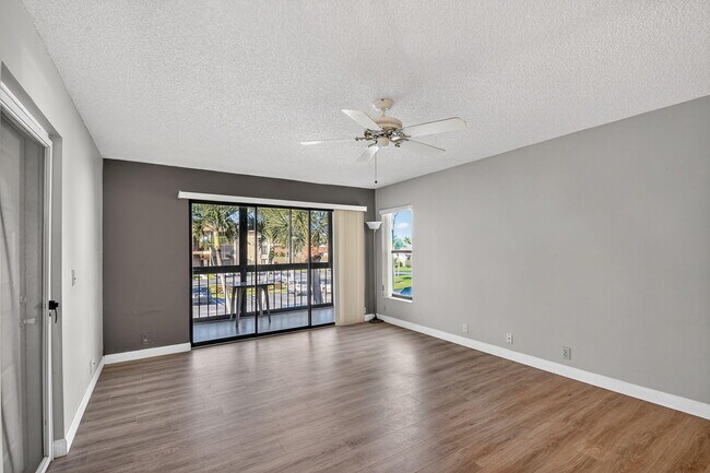 Building Photo - 805 Sky Pine Way