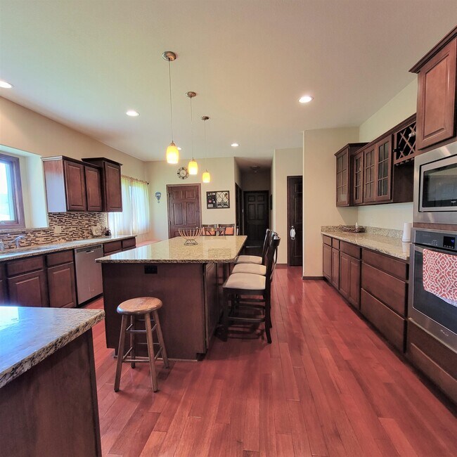 Building Photo - 520 Golden Eagle Ct