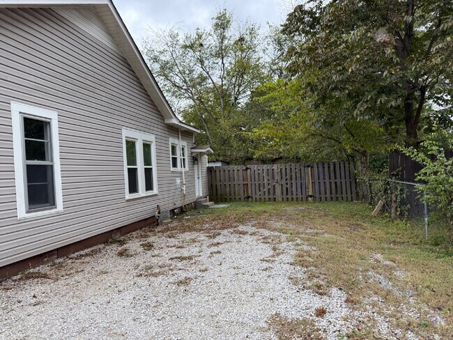 Building Photo - 1/2 off one month with18 monthlease.  "Cozy 3-Bedroom Home with 2 Baths in Huntsville's Heart - 1...