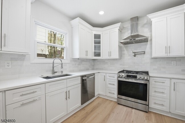 Building Photo - 40 Edgewood Rd