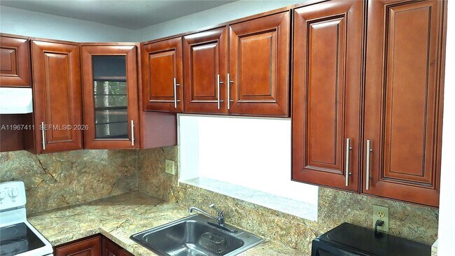 Building Photo - 10875 SW 112th Ave