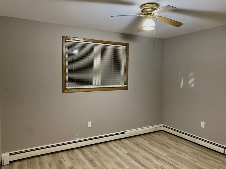 Building Photo - 704 9th St NW