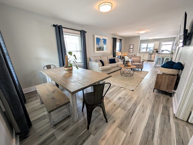 Building Photo - 619 S 14th St