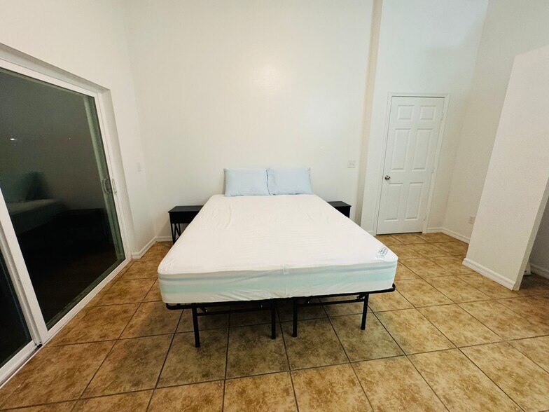 Private Room - 536 Cheshire Way