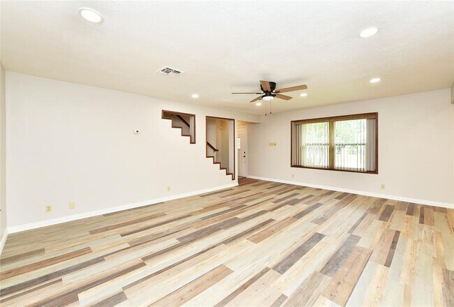 Building Photo - 1811 Laurel Oaks Dr