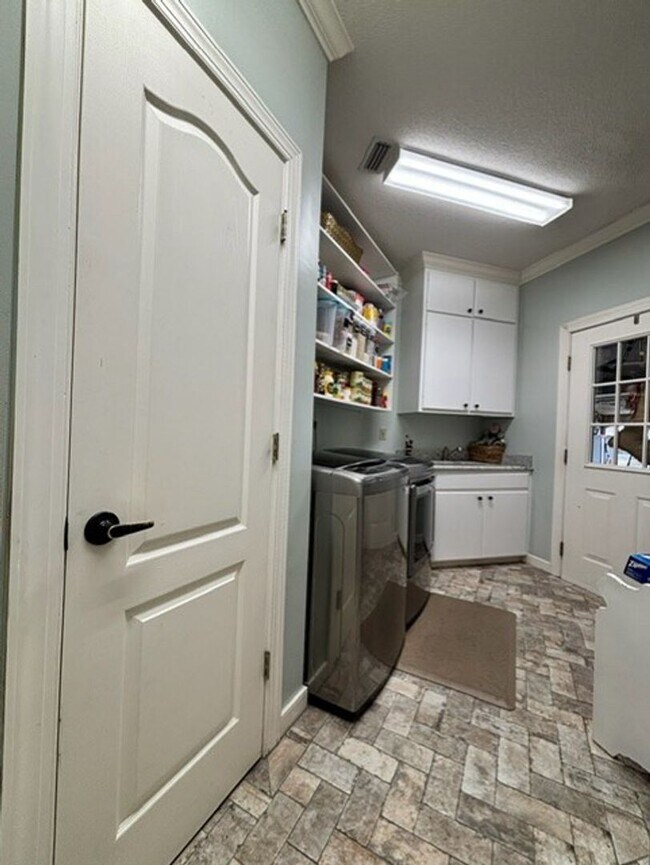 Building Photo - Beautiful home in Lake Park