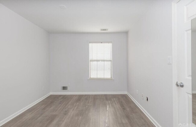 Building Photo - 117 Longfield Ct