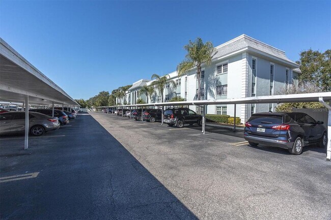 Building Photo - 701 Poinsettia Rd