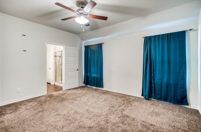 Building Photo - Little Elm Beauty. 3 bed 2 bath with Garag...