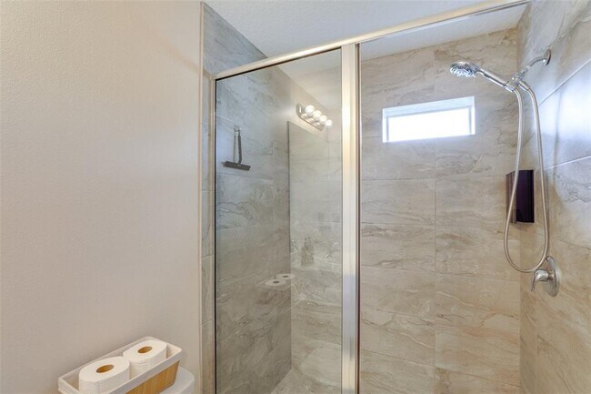 Building Photo - 2441 6th Ave Dr E