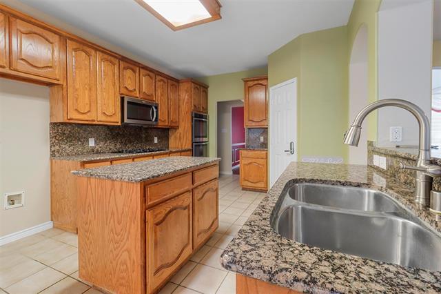 Building Photo - 8700 La Quinta Lane