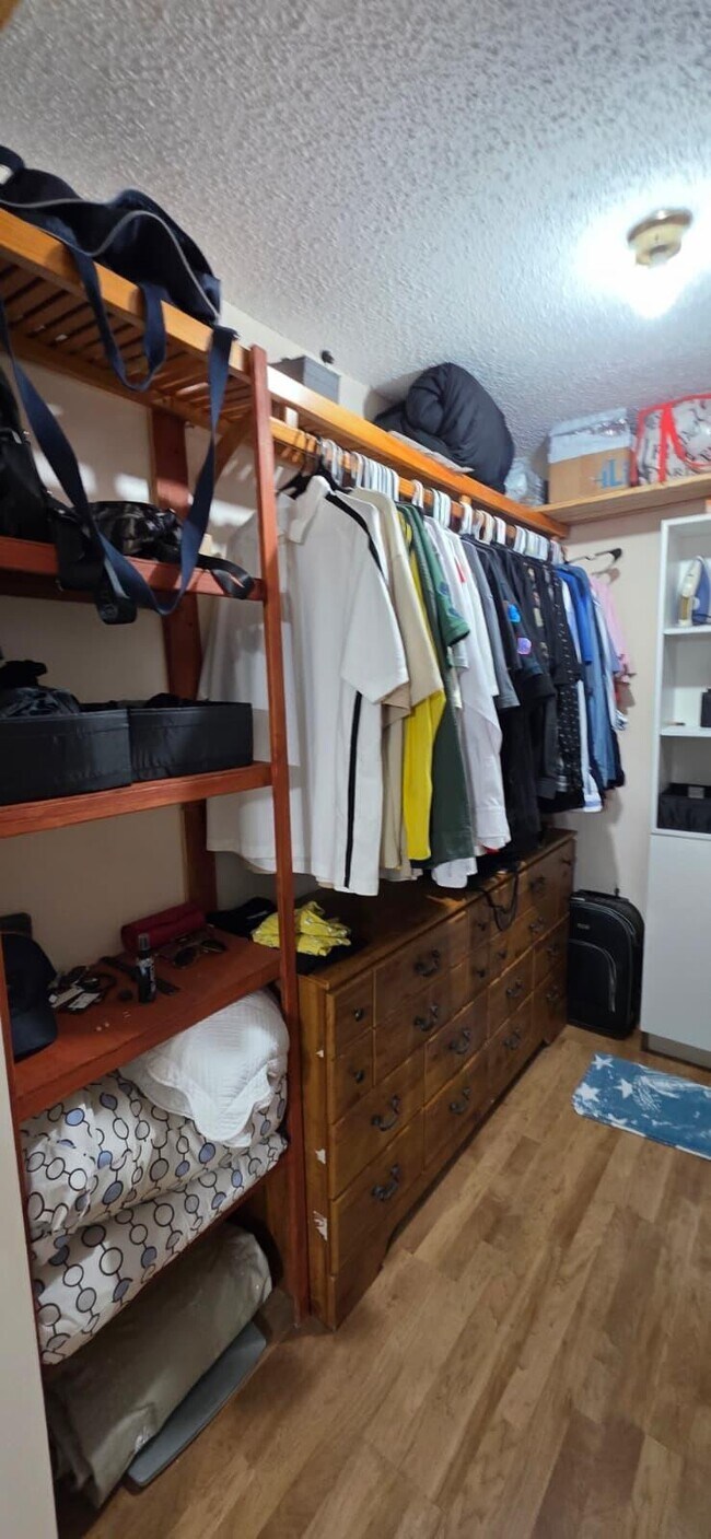 Building Photo - 725 Lori Dr