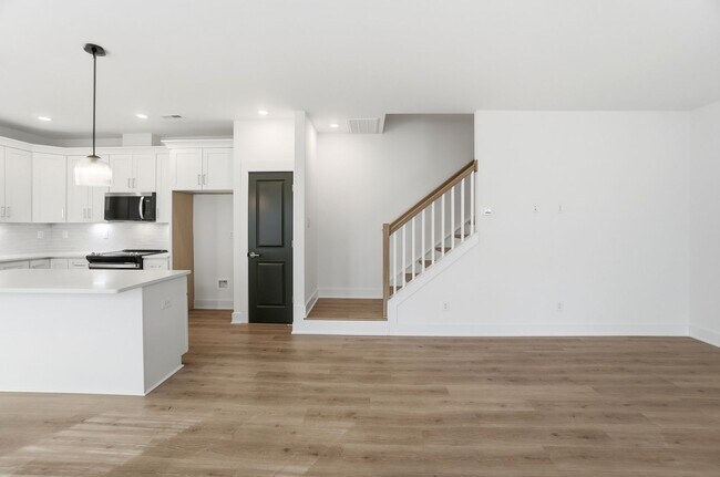 Building Photo - Bright & Modern New Construction Townhome