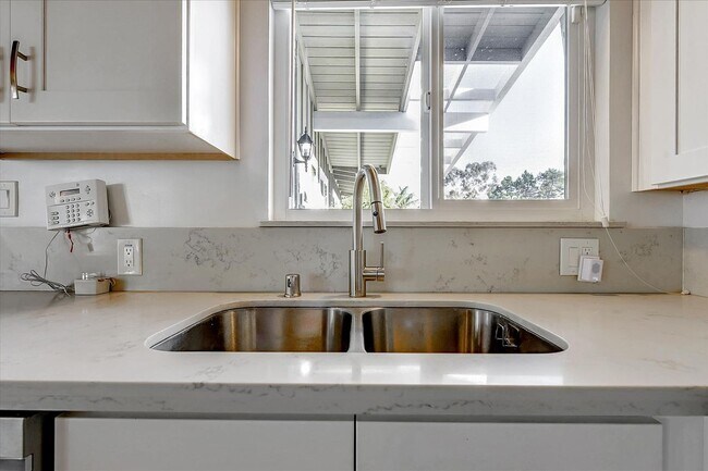 Building Photo - MID-CENTURY MODERN ON WILLOW GLEN BORDER -  SPACIOUS LOT