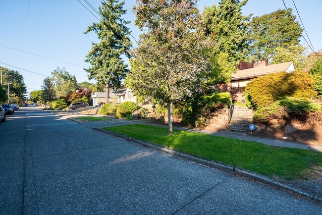 Building Photo - Beautiful Magnolia Brick close to village ...